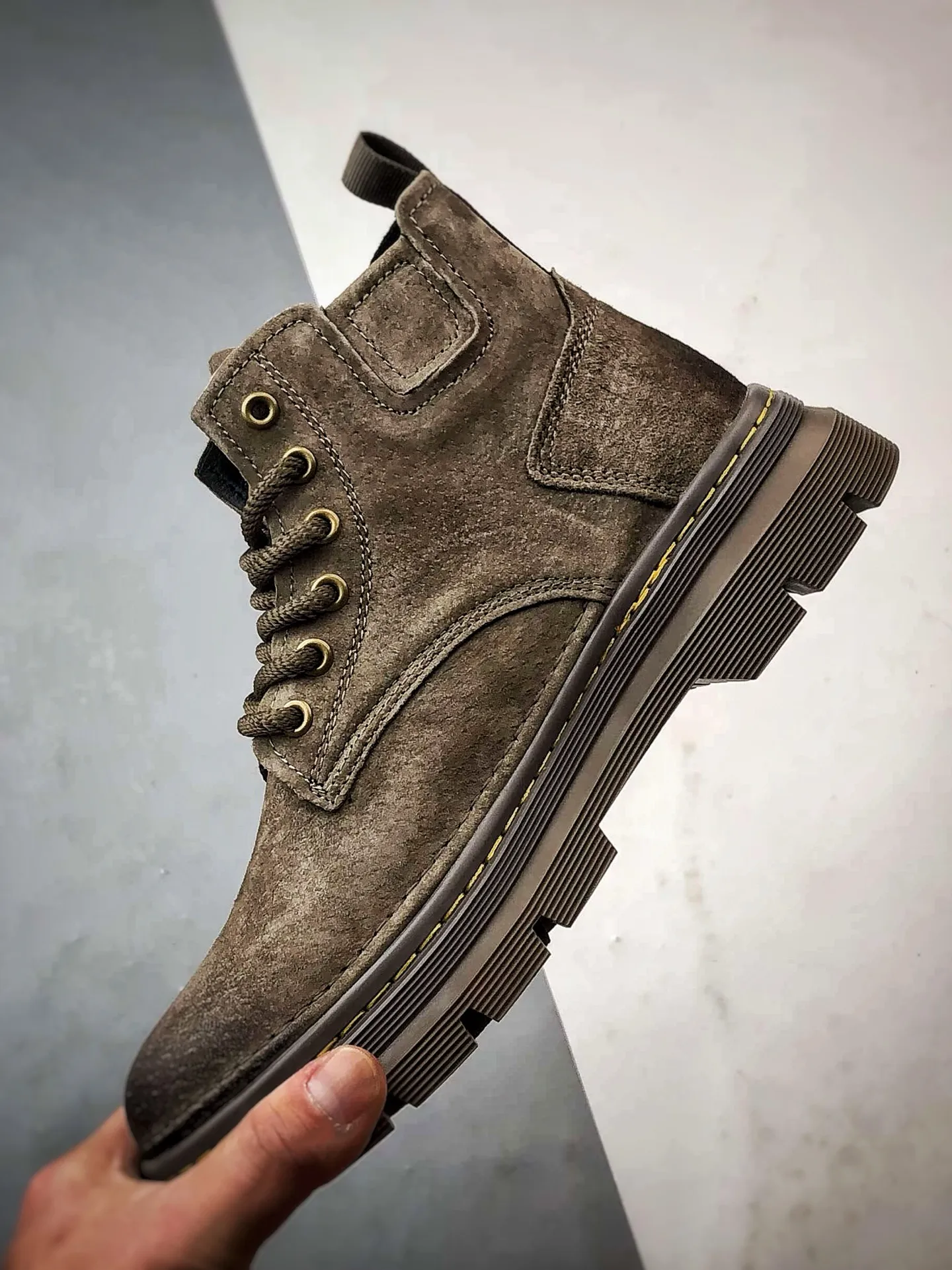 💰440 Timberland Timberland/Timberland 25 new autumn and winter new style classic outdoor casual rhubarb boots, Guangdong factory quality, original box and original packaging. The fabric is made of Italian 🇮🇹 top-grade frosted fine-grained cowhide with anti-odor and anti-corrosion genuine leather latex insoles to give you a perfect wearing experience. High-quality and durable, a must-have for sportsmen. Specially designed to treat those who are not handsome. High-quality and first-class foot feel. Item No.: TB99350 Size: 39 40 41 42 43 44 (standard code)